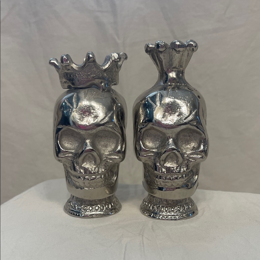 Silver King and Queen Skull Salt and Pepper shakers